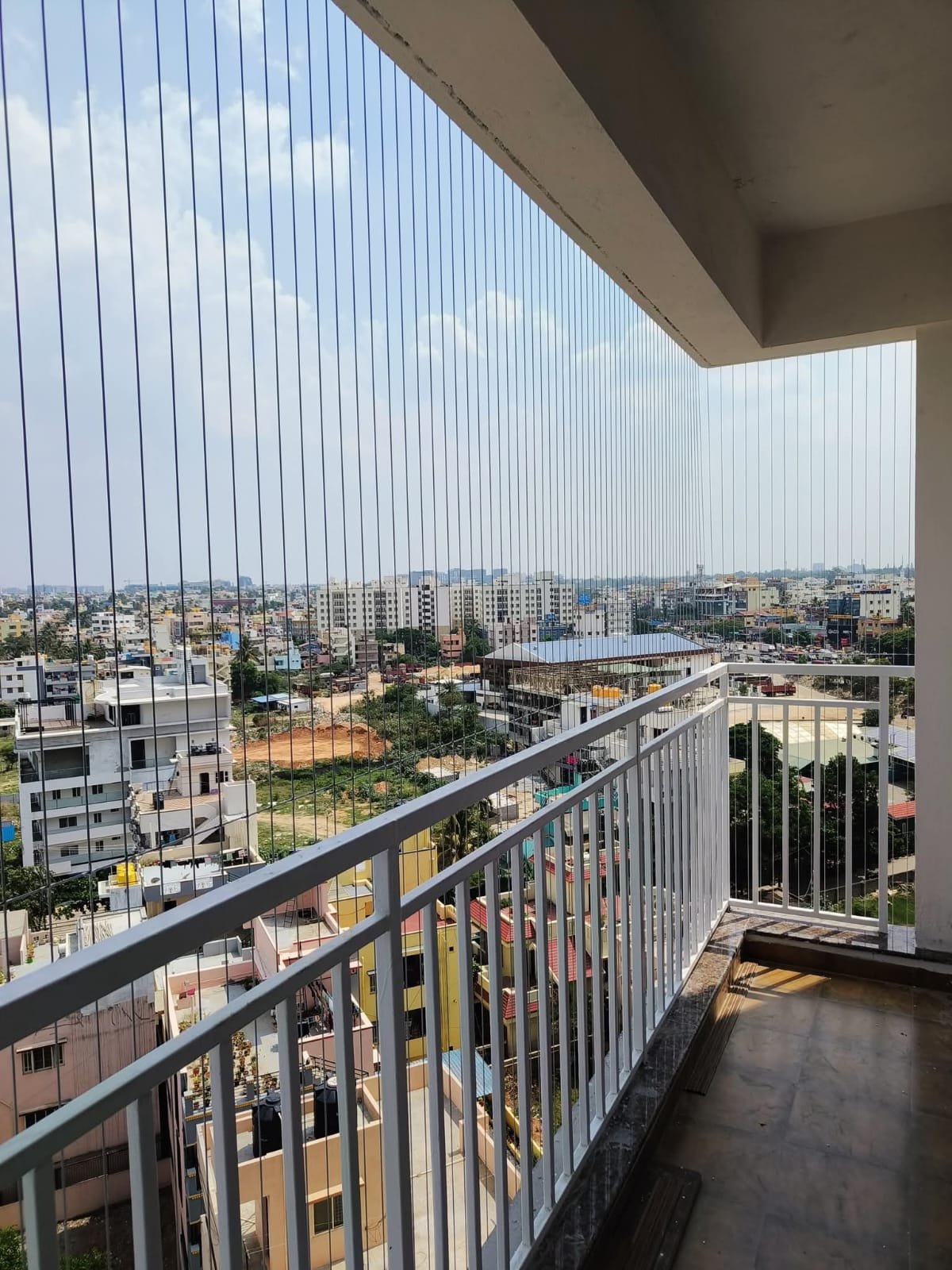 Comparison between invisible and traditional grills